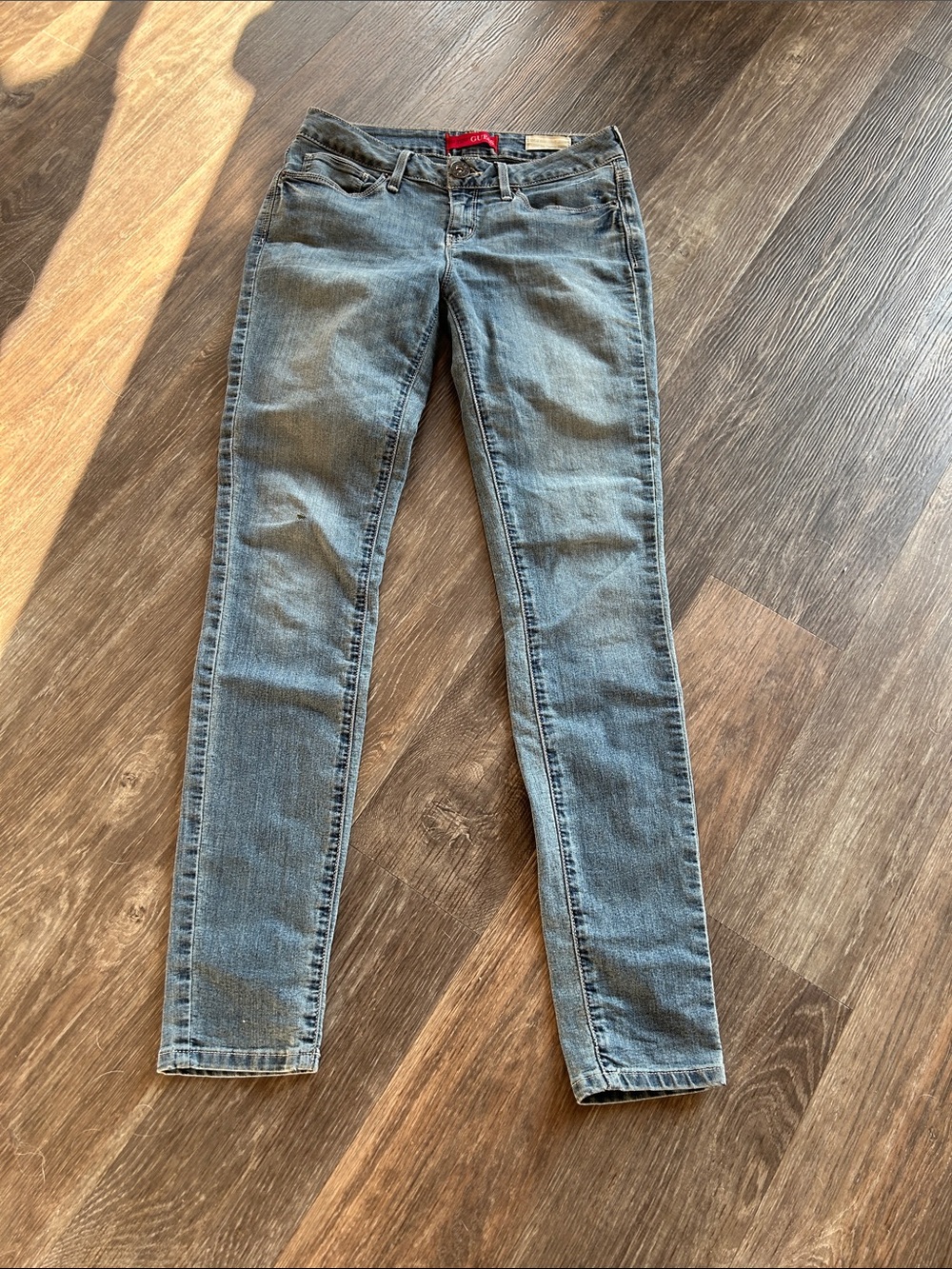 Guess Women's Curvy Skinny Jeans in Light Blue Wash Sz 28